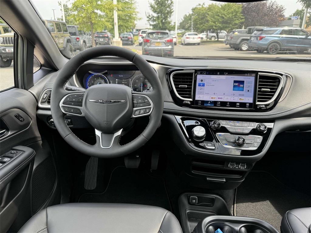 new 2025 Chrysler Pacifica car, priced at $39,377