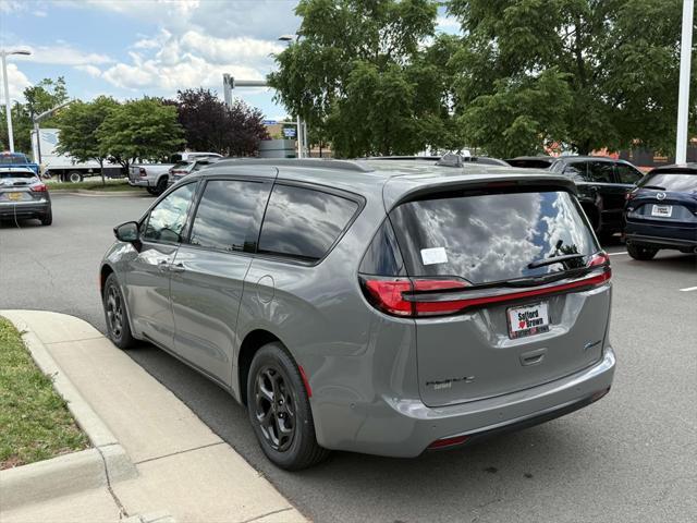 new 2025 Chrysler Pacifica Hybrid car, priced at $43,333