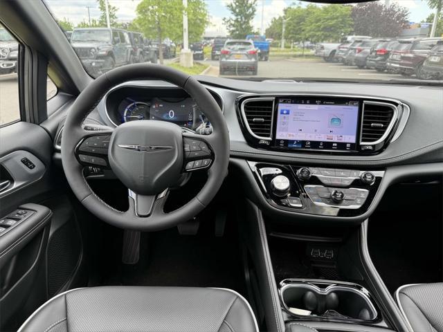 new 2025 Chrysler Pacifica Hybrid car, priced at $43,333