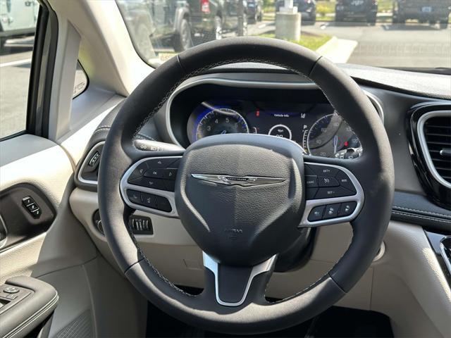 new 2024 Chrysler Pacifica car, priced at $39,777