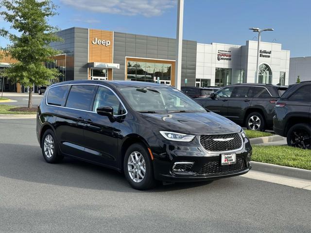 new 2024 Chrysler Pacifica car, priced at $38,831