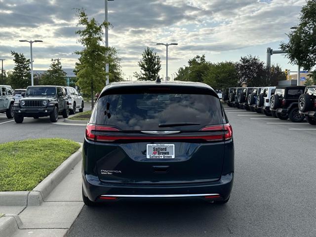 new 2024 Chrysler Pacifica car, priced at $39,477