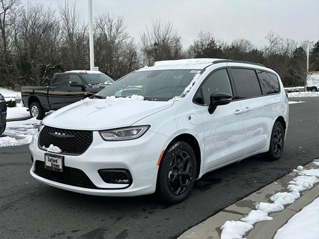 new 2024 Chrysler Pacifica Hybrid car, priced at $44,504