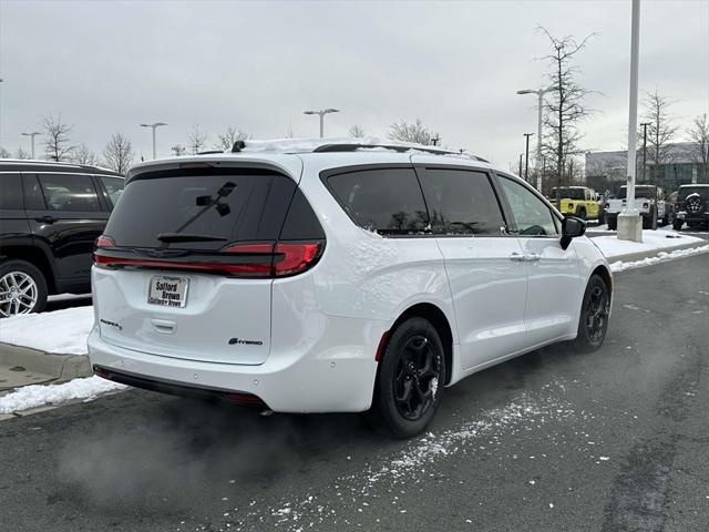 new 2024 Chrysler Pacifica Hybrid car, priced at $44,504