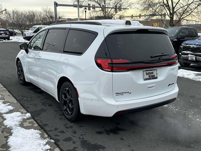 new 2024 Chrysler Pacifica Hybrid car, priced at $44,504