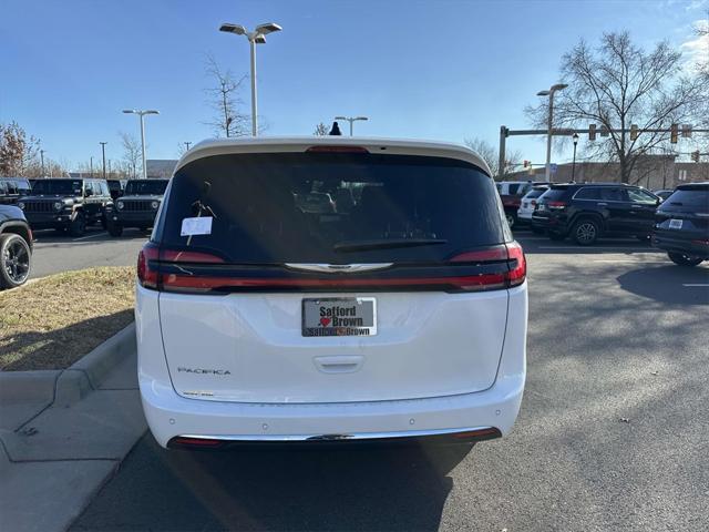 new 2025 Chrysler Pacifica car, priced at $42,605