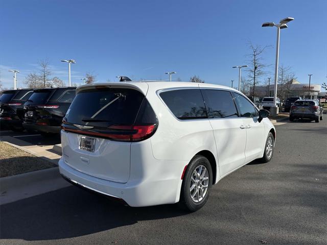 new 2025 Chrysler Pacifica car, priced at $42,605