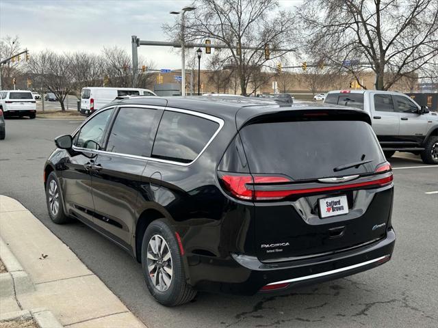 new 2025 Chrysler Pacifica Hybrid car, priced at $34,905