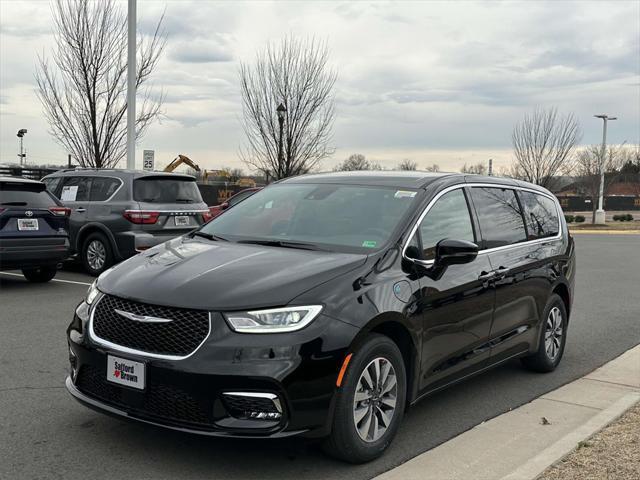 new 2025 Chrysler Pacifica Hybrid car, priced at $34,905