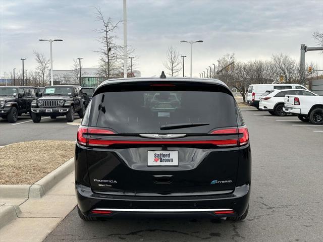 new 2025 Chrysler Pacifica Hybrid car, priced at $34,905