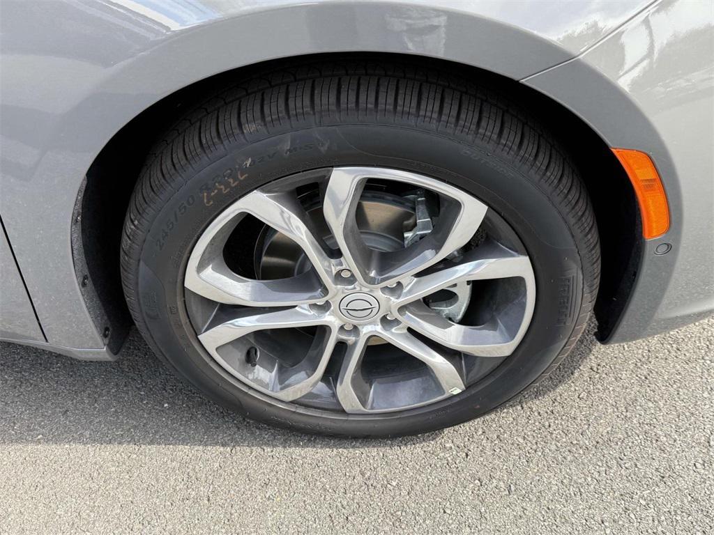new 2025 Chrysler Pacifica car, priced at $52,225