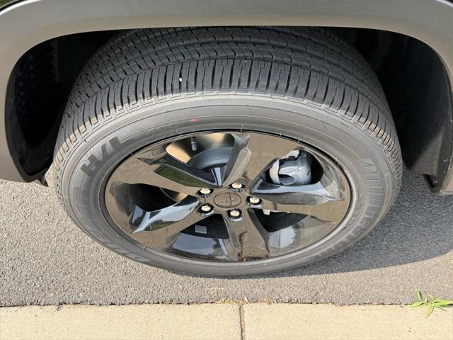 new 2025 Jeep Grand Cherokee L car, priced at $42,247