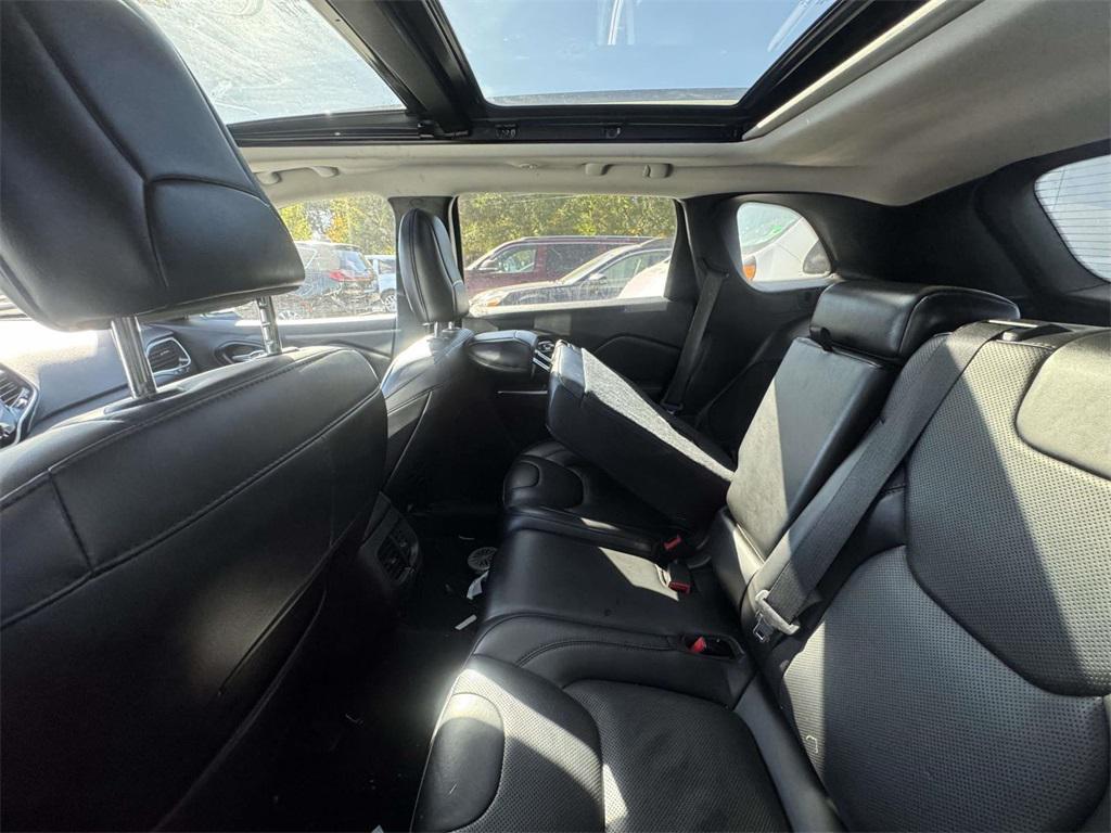 used 2021 Jeep Cherokee car, priced at $18,995