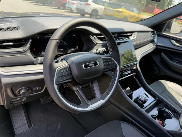new 2025 Jeep Grand Cherokee car, priced at $39,185