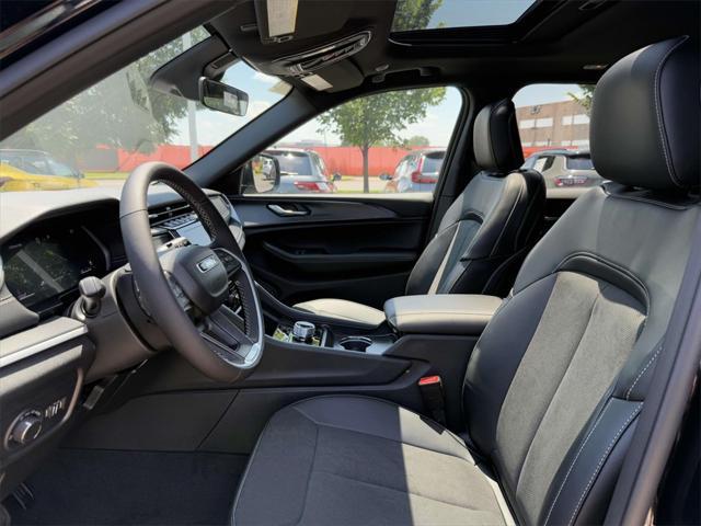 new 2025 Jeep Grand Cherokee car, priced at $39,185