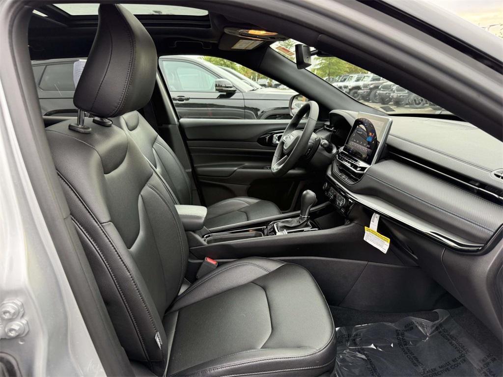 used 2025 Jeep Compass car, priced at $28,000
