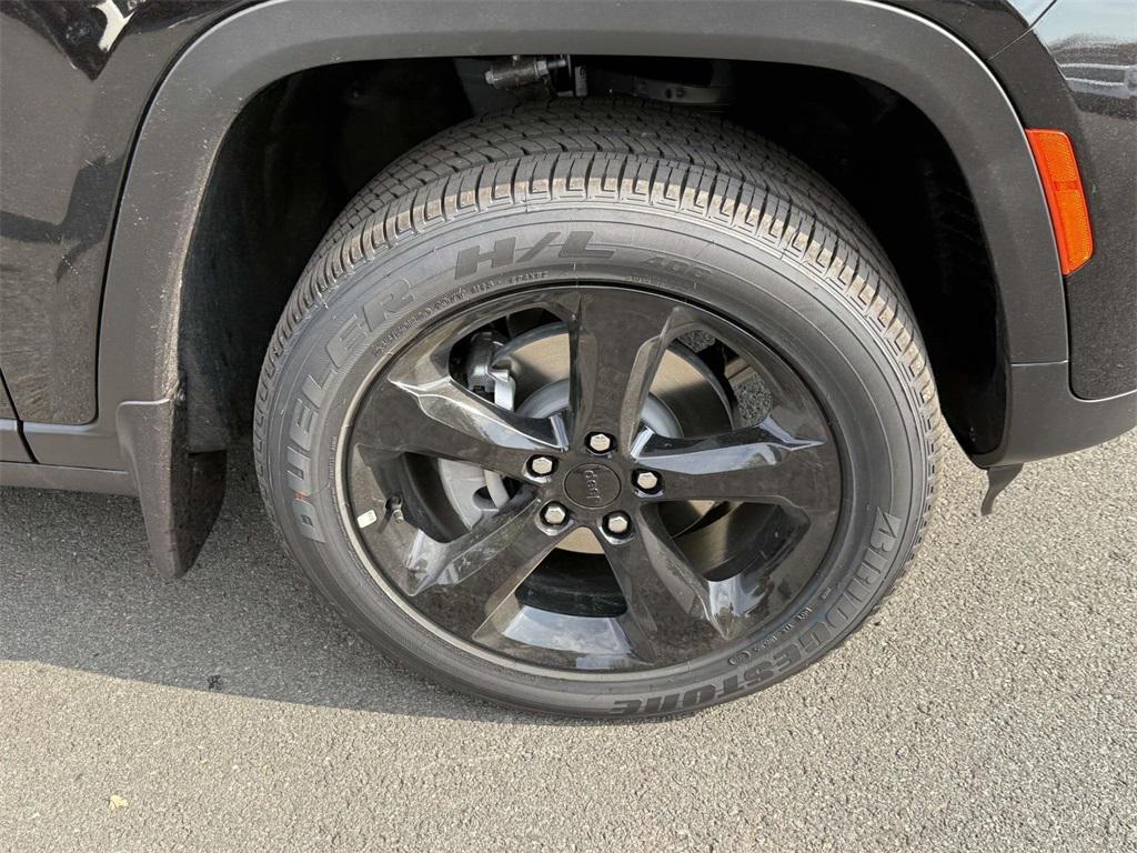 new 2025 Jeep Grand Cherokee car, priced at $39,694