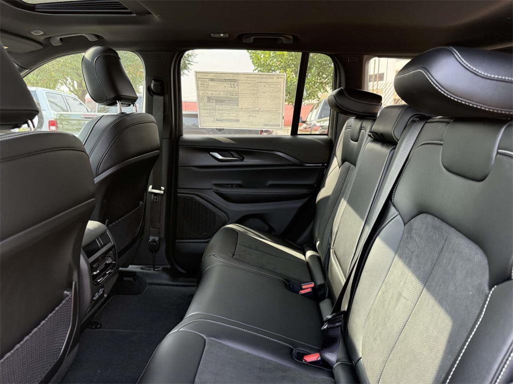 new 2025 Jeep Grand Cherokee car, priced at $39,694