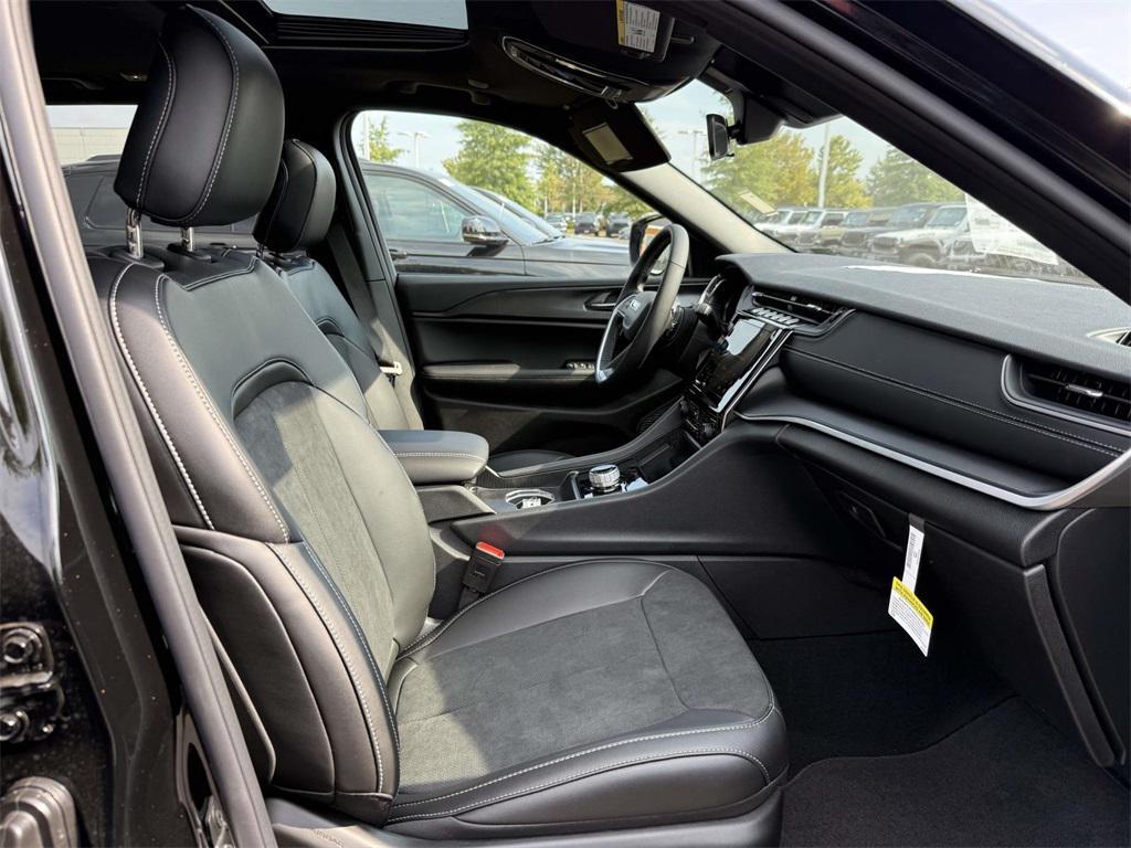 new 2025 Jeep Grand Cherokee car, priced at $39,694