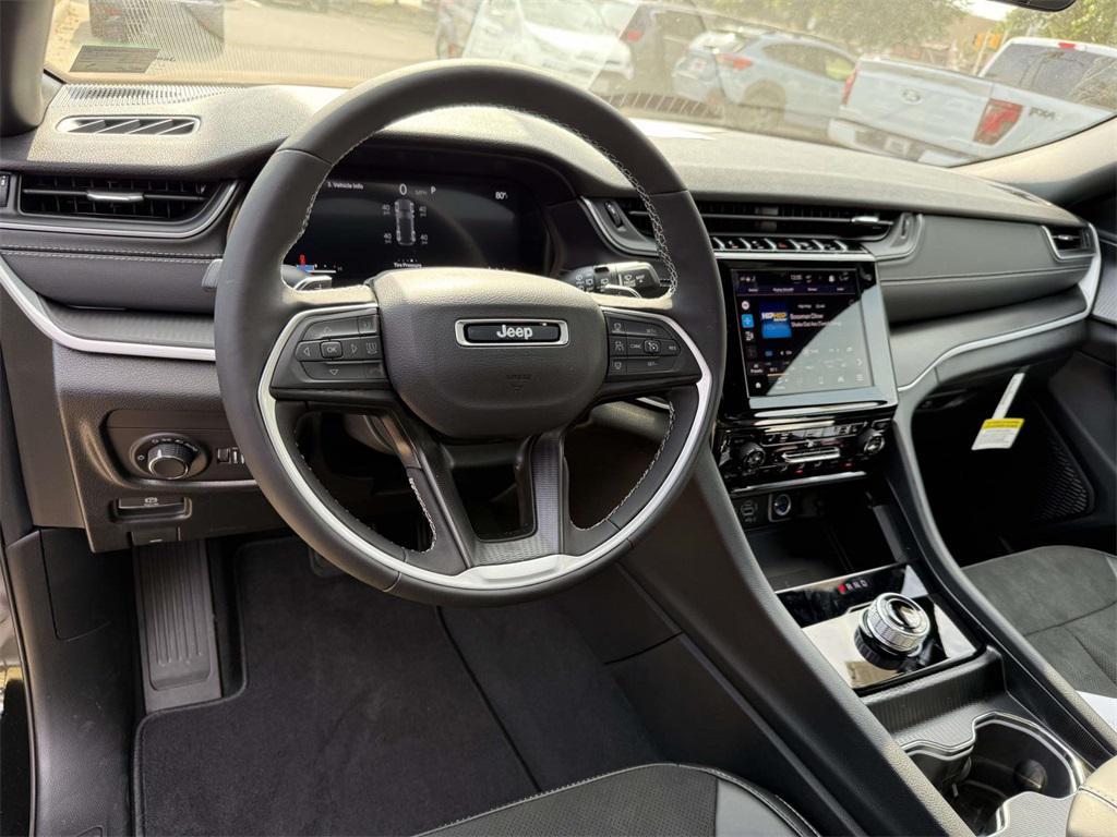new 2025 Jeep Grand Cherokee car, priced at $39,694
