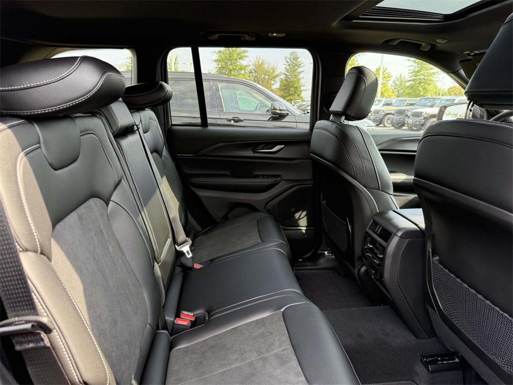 new 2025 Jeep Grand Cherokee car, priced at $39,694