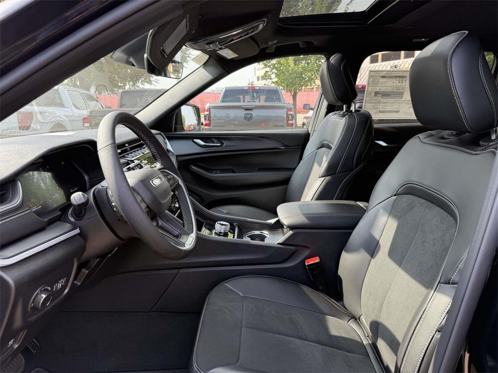 new 2025 Jeep Grand Cherokee car, priced at $39,694