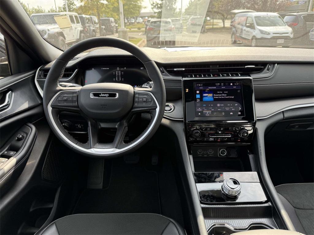 new 2025 Jeep Grand Cherokee car, priced at $39,694