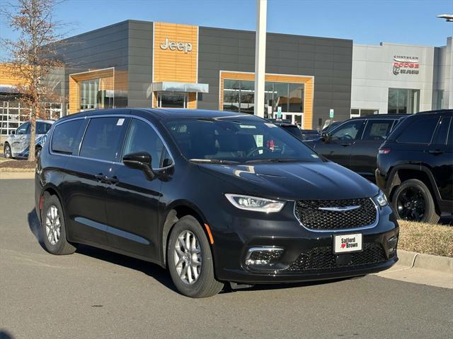 new 2025 Chrysler Pacifica car, priced at $46,660