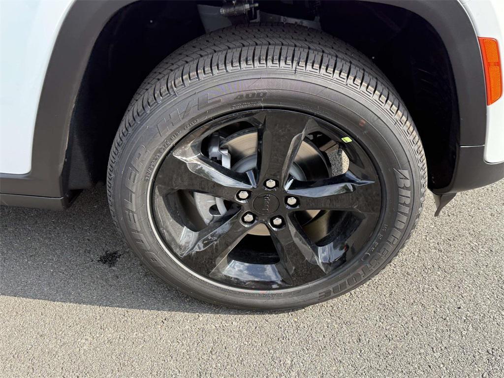 new 2025 Jeep Grand Cherokee car, priced at $40,295
