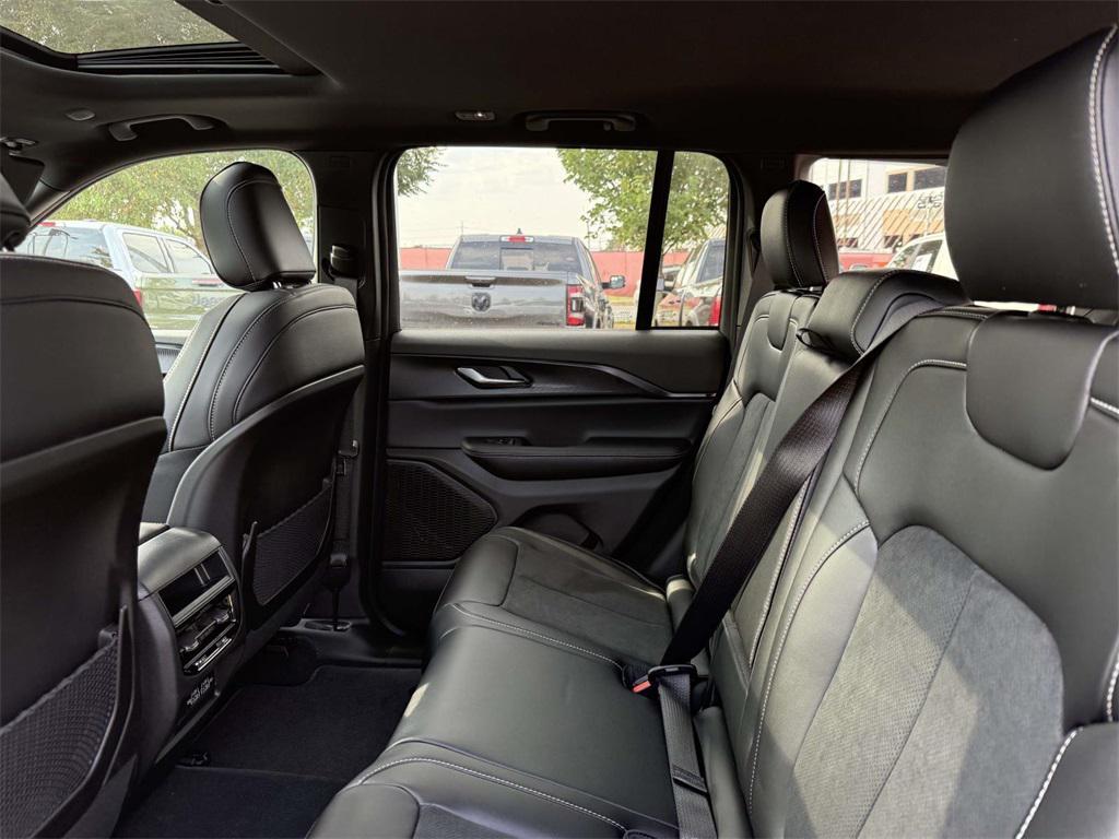 new 2025 Jeep Grand Cherokee car, priced at $40,295