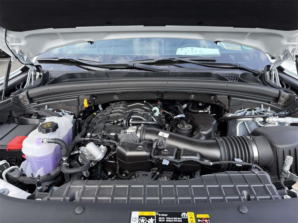 new 2025 Jeep Grand Cherokee car, priced at $40,295