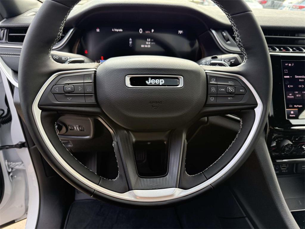 new 2025 Jeep Grand Cherokee car, priced at $40,295