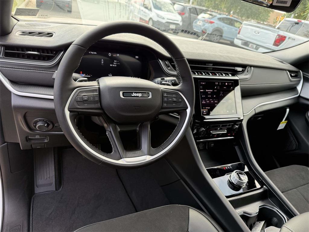 new 2025 Jeep Grand Cherokee car, priced at $40,295