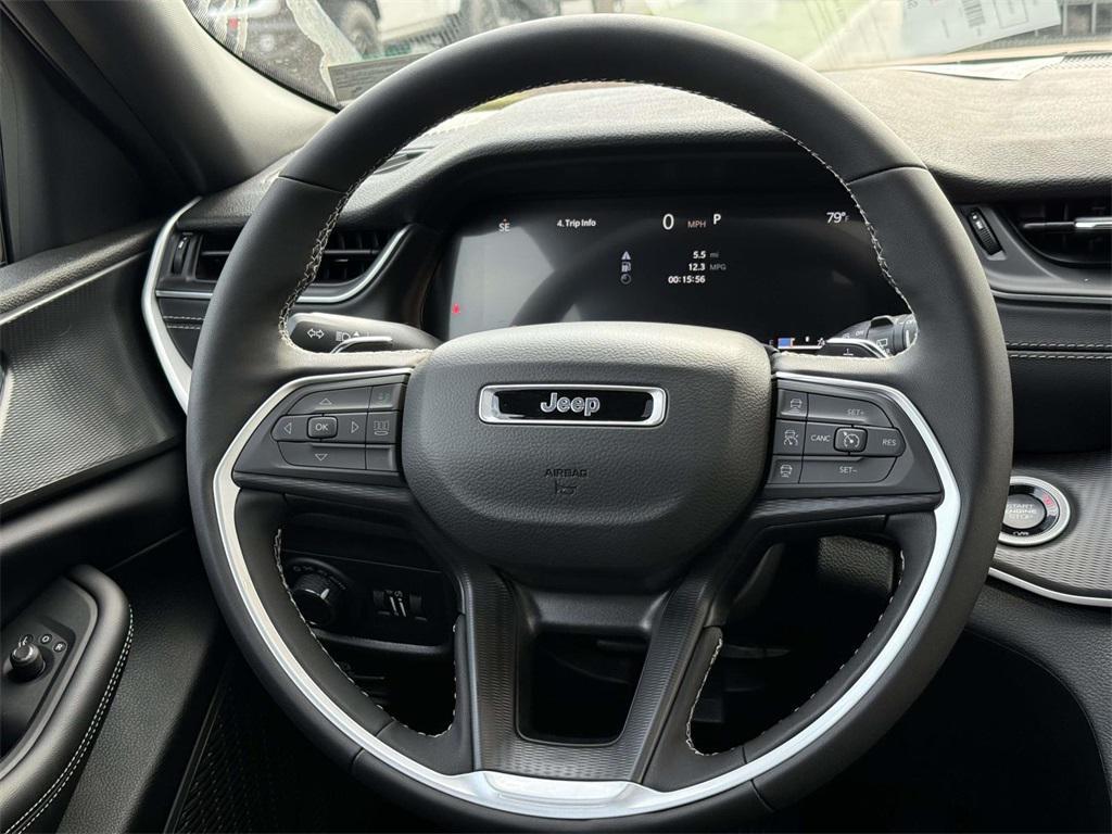 new 2025 Jeep Grand Cherokee car, priced at $40,295