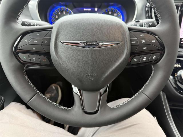new 2025 Chrysler Pacifica car, priced at $47,571