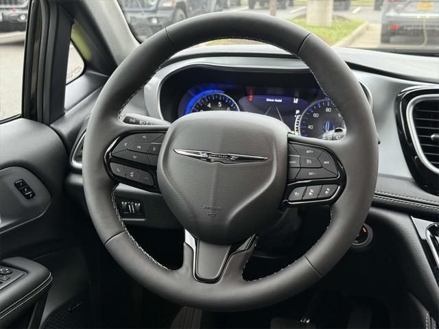 new 2025 Chrysler Pacifica car, priced at $47,571