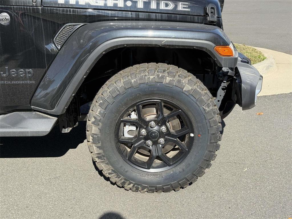new 2025 Jeep Gladiator car, priced at $42,904