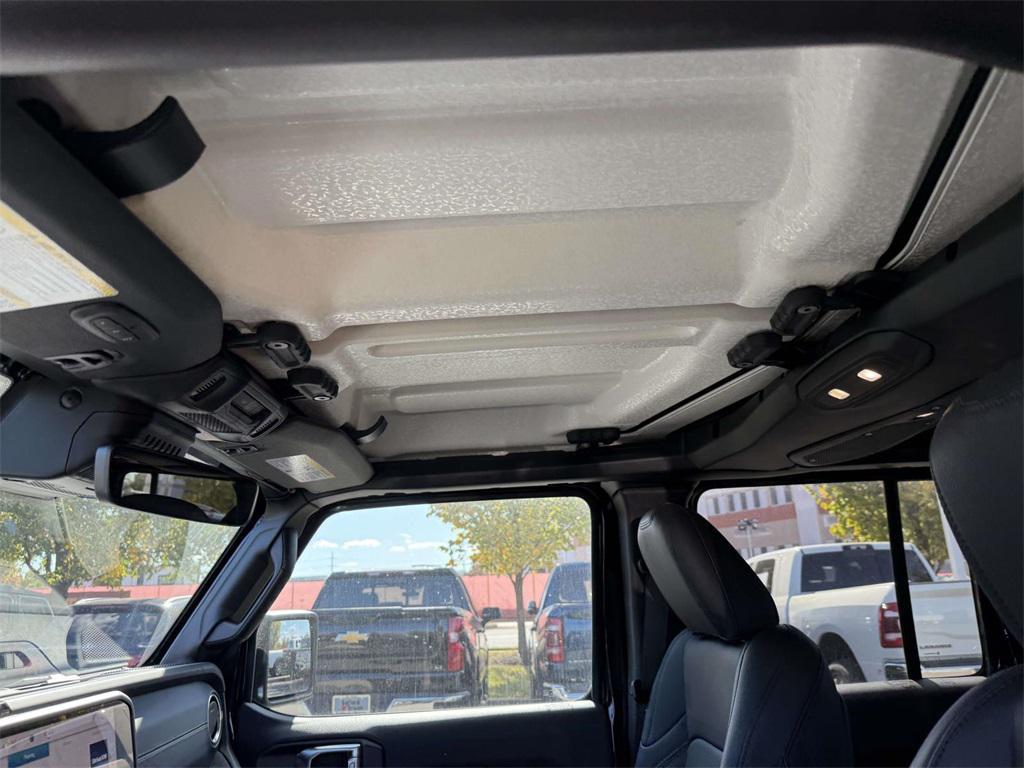 new 2025 Jeep Gladiator car, priced at $42,904