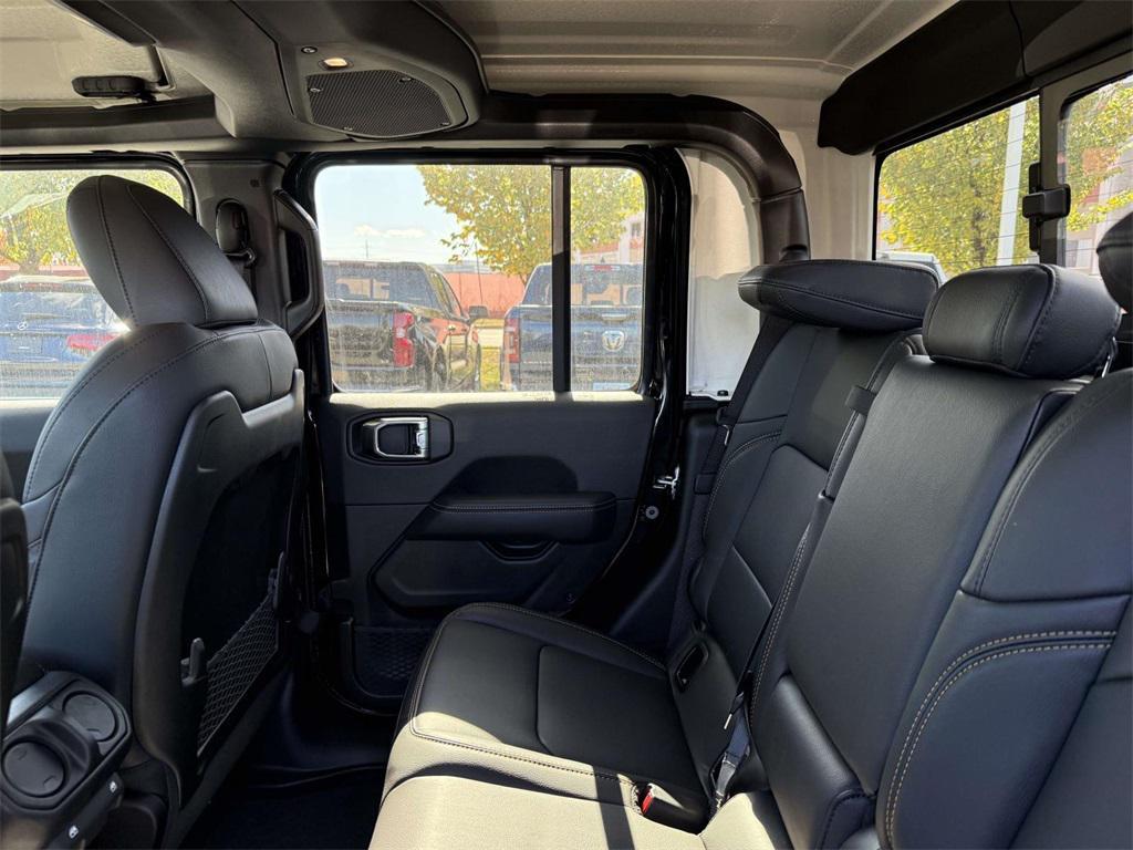 new 2025 Jeep Gladiator car, priced at $42,904