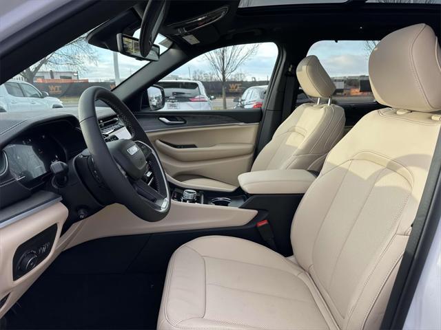 new 2025 Jeep Grand Cherokee car, priced at $45,701