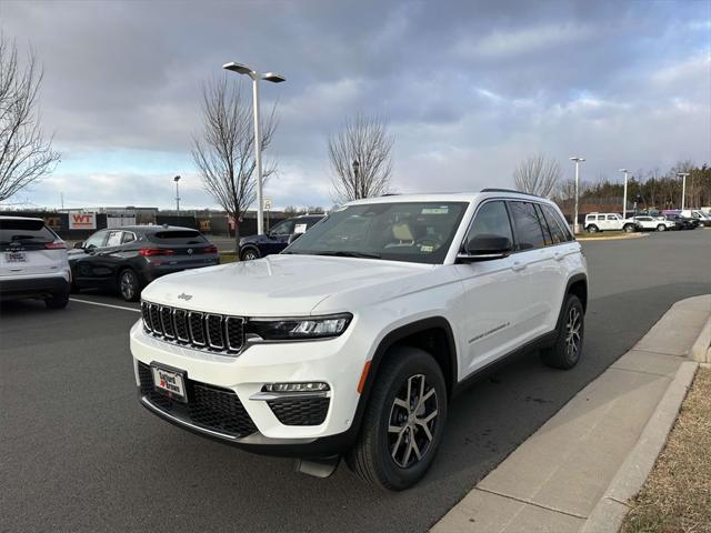 new 2025 Jeep Grand Cherokee car, priced at $45,701