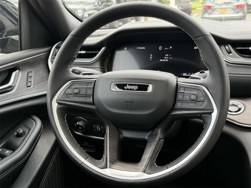new 2025 Jeep Grand Cherokee car, priced at $48,939