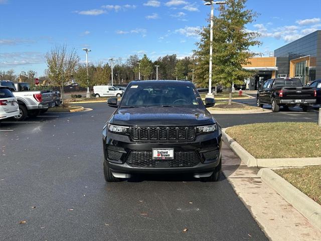 new 2025 Jeep Grand Cherokee car, priced at $43,004