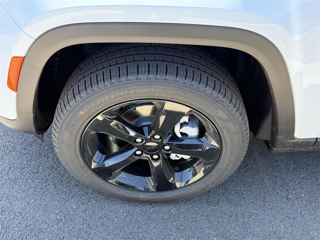 new 2025 Jeep Grand Cherokee car, priced at $44,270