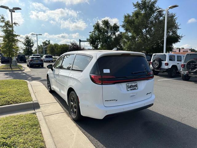 new 2024 Chrysler Pacifica Hybrid car, priced at $40,920