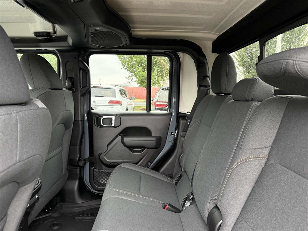 new 2025 Jeep Gladiator car, priced at $44,752