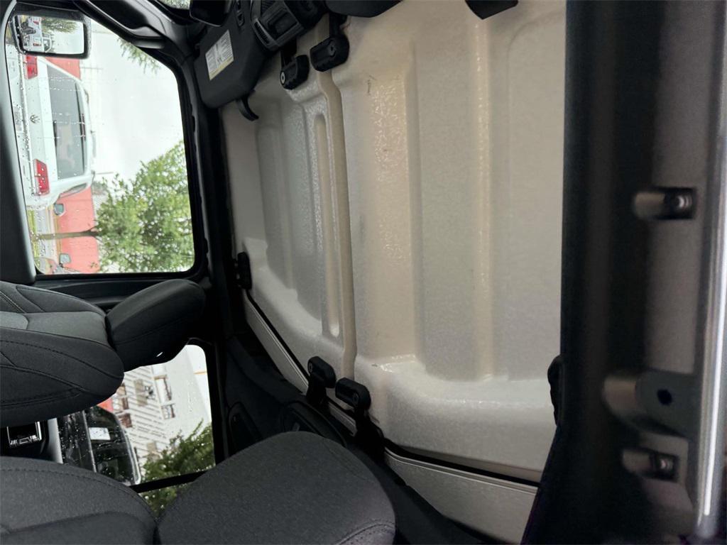 new 2025 Jeep Gladiator car, priced at $44,752
