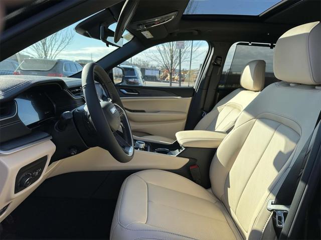 new 2025 Jeep Grand Cherokee car, priced at $48,000