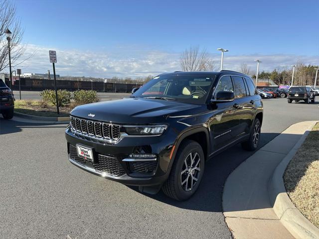 new 2025 Jeep Grand Cherokee car, priced at $48,000