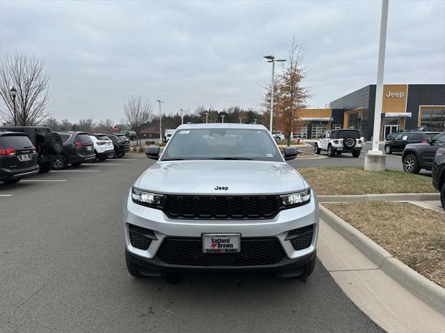 new 2025 Jeep Grand Cherokee car, priced at $40,405